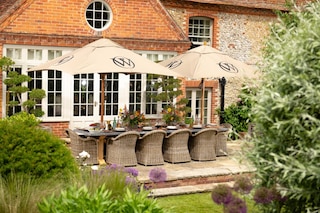 oxenwood-tips-hosting-garden-party
