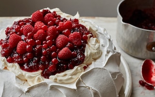 winter pavlova with cranberry and lime